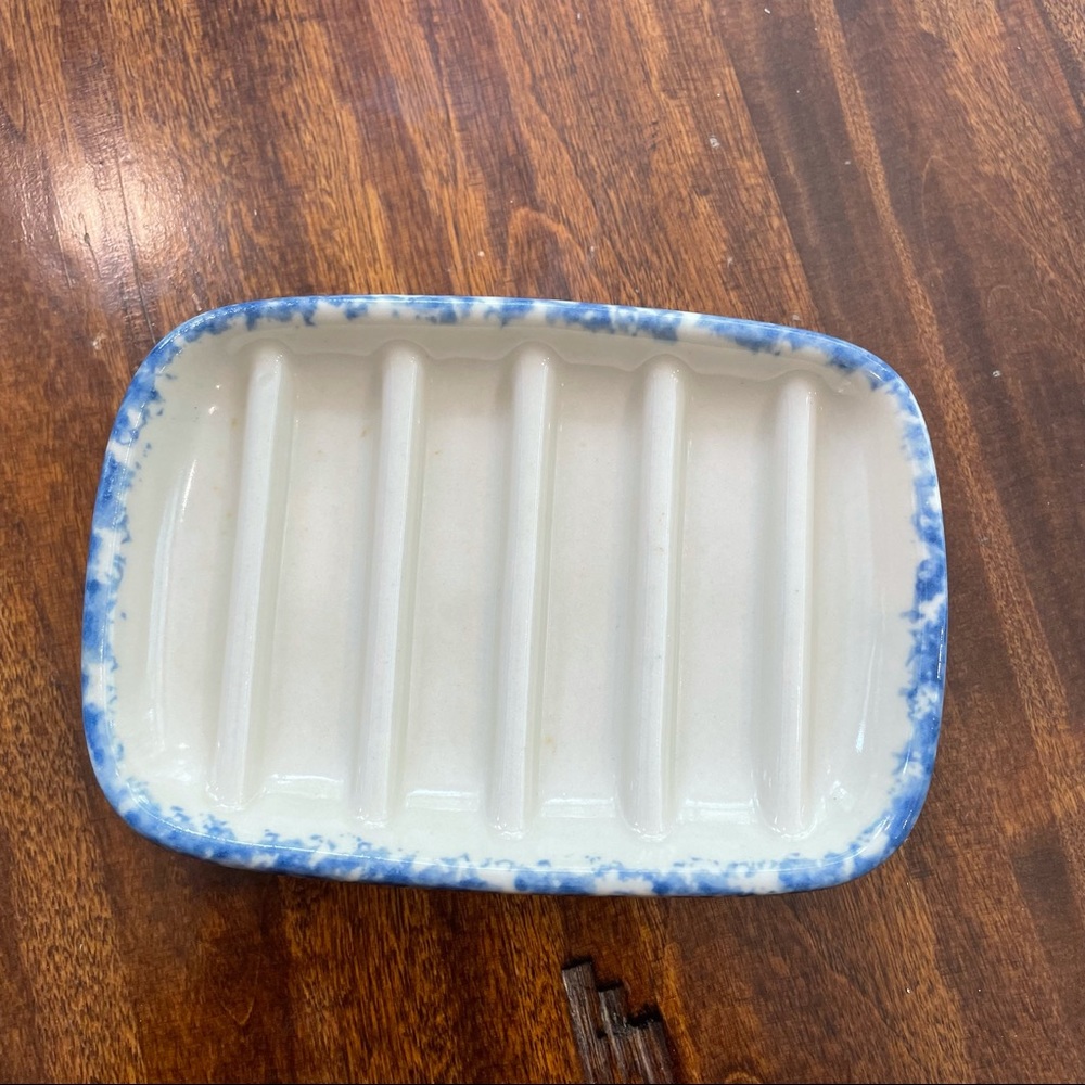 Vintage Gerald Henn Pottery Soap Dish